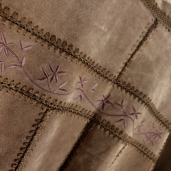 Dress Barn Brown Leather Embroidered Light Top - Picture 4 of 6